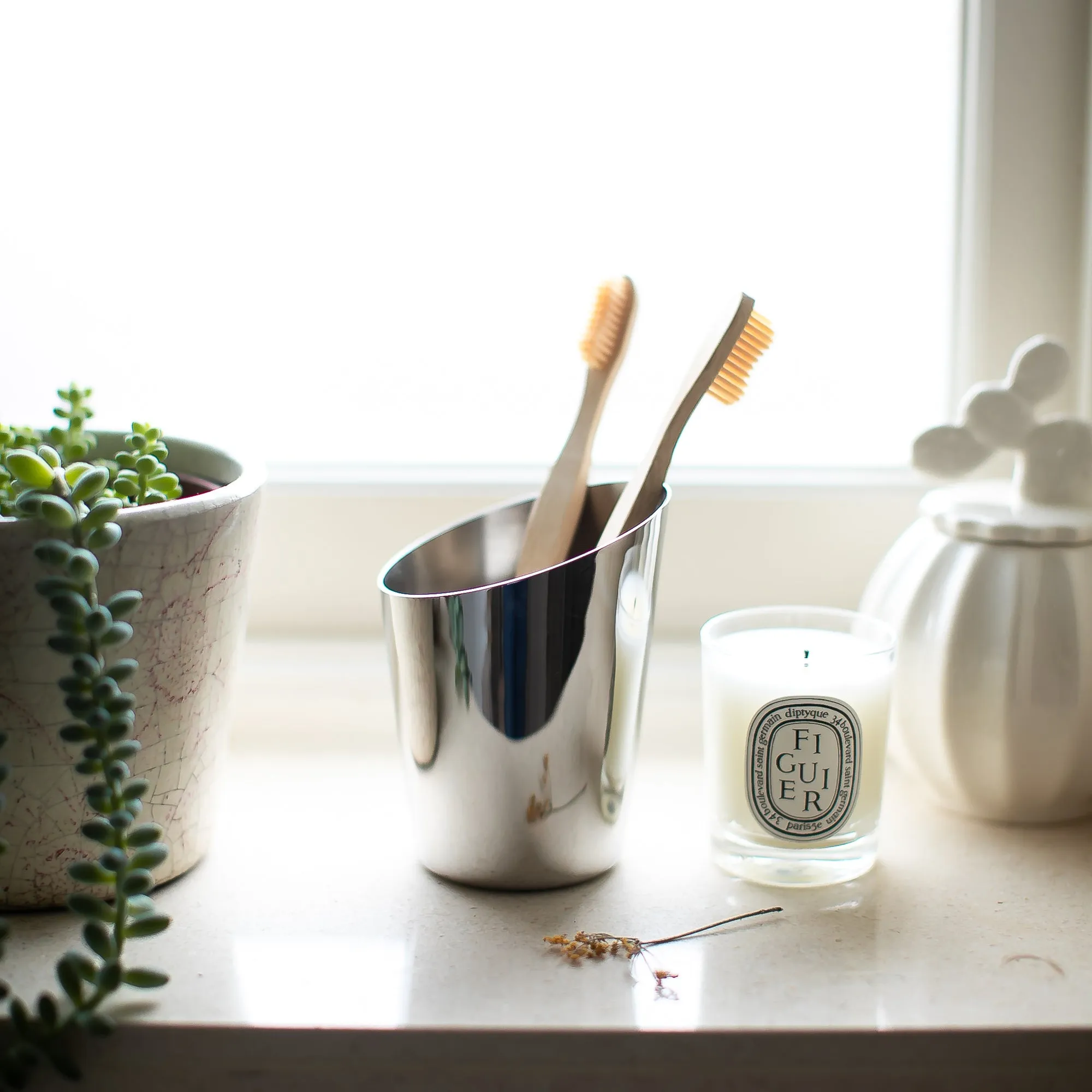 Oblique Toothbrush Holder