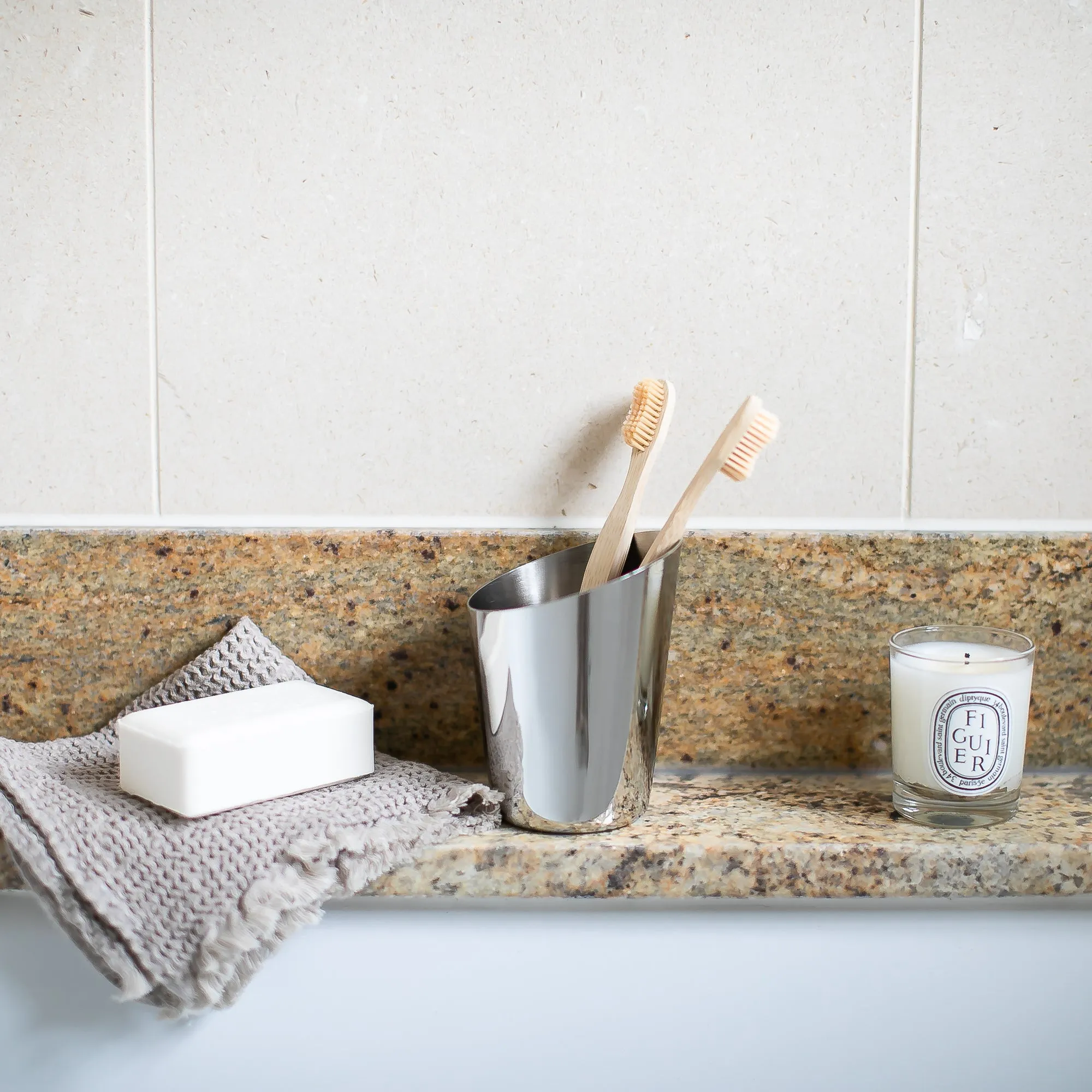 Oblique Toothbrush Holder