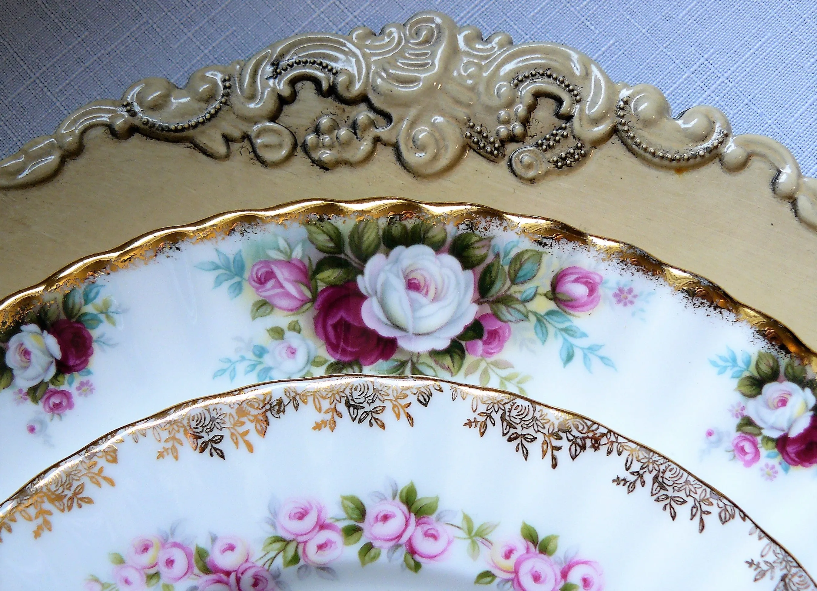 Victorian Charger Ivory / Service Plate